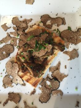 Steinpilze mit Trüffel auf Toast