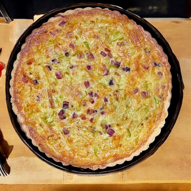 Quiche Lorraine frisch aus dem Ofen.