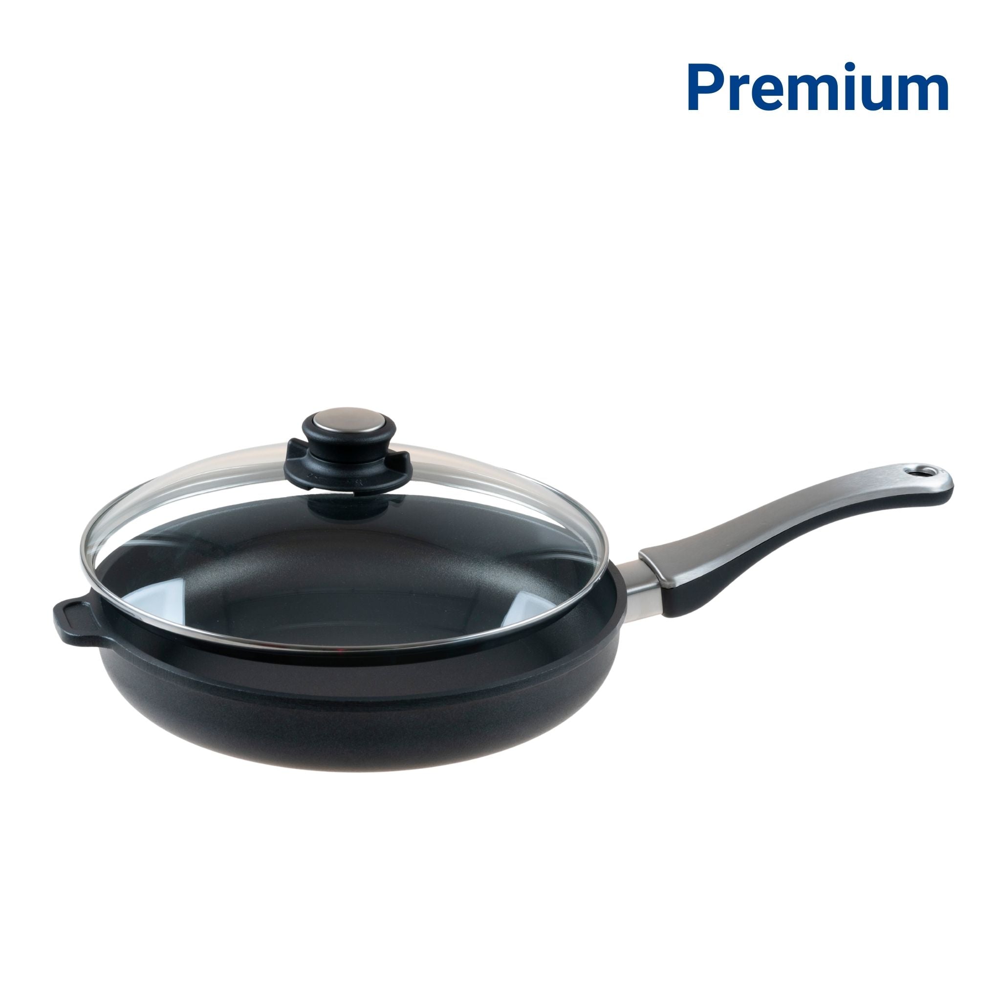 Schwarze Bratpfanne mit Glasdeckel und langem ergonomischem Griff.