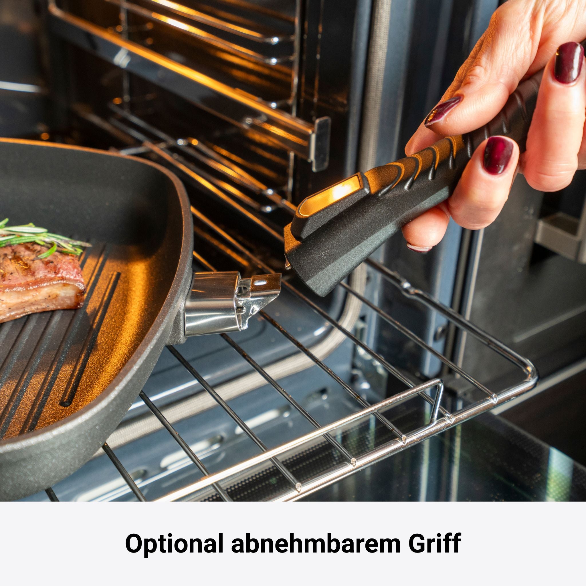 Hohe X-Lite Pfanne mit abnehmbarem Griff und Steak in Grillpfanne im Ofen.